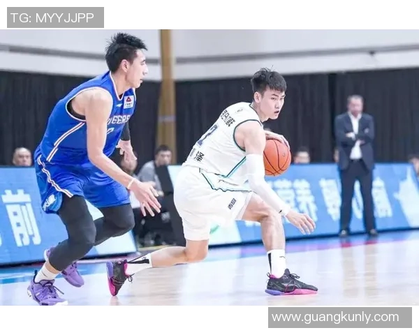 齐麟:从篮球新星到职业生涯的璀璨之路探秘